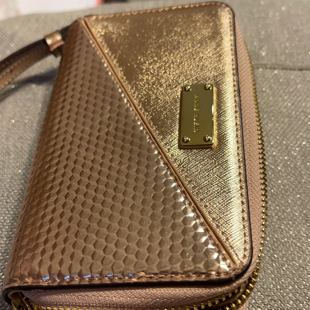 NWT Gold toned Anne Klein Wallet/wristlet